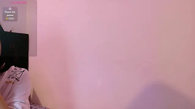 littleebluee online show from August 2026 12:51:02 PM