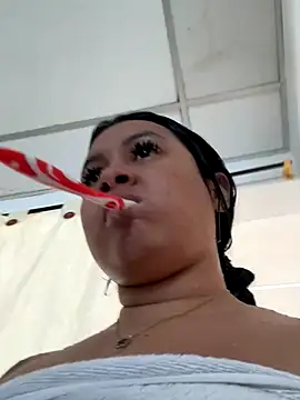 Pretty Isadora online show from November 2025 02:27:02 PM