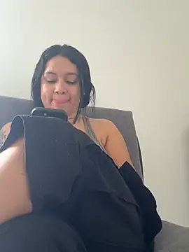 Pretty Isadora online show from March 2026 08:00:01 PM