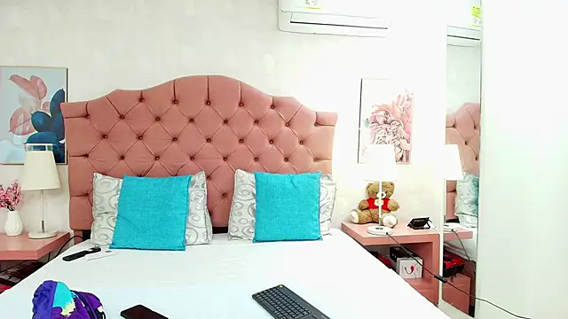 Snapshot of ThyaraJhons chatting on February 2026 11:48:02 AM ThyaraJhons online show from February 2026 11:48:02 AM