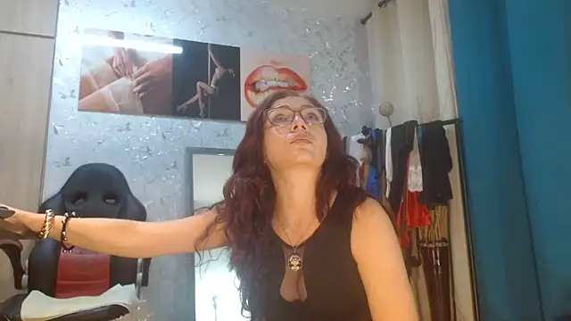 Samantabrown  online show from June 2026 11:23:01 AM