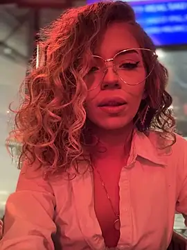 Snapshot of maddisonblush chatting on February 2025 05:29:01 PM maddisonblush online show from February 2025 05:29:01 PM