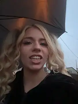 Snapshot of maddisonblush chatting on November 2025 03:13:02 PM maddisonblush online show from November 2025 03:13:02 PM