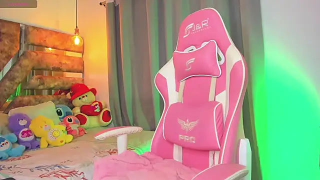 Snapshot of Mia_coxx1 chatting on January 2025 10:12:02 AM Mia coxx1 online show from January 2025 10:12:02 AM