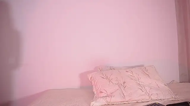 Snapshot of petitevictoria chatting on October 2025 08:59:01 AM petitevictoria online show from October 2025 08:59:01 AM