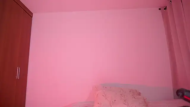 Snapshot of petitevictoria chatting on November 2025 09:12:02 AM petitevictoria online show from November 2025 09:12:02 AM