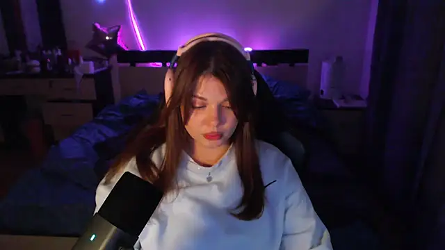 helengilmor online show from November 2025 04:28:02 PM