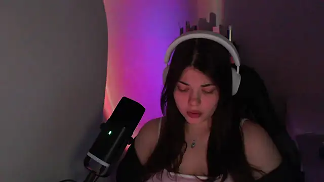 Snapshot of helengilmor chatting on April 2026 05:32:02 PM helengilmor online show from April 2026 05:32:02 PM