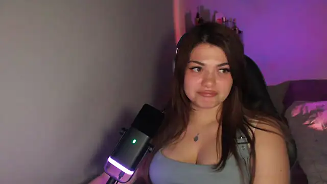 Snapshot of helengilmor chatting on April 2026 03:58:02 PM helengilmor online show from April 2026 03:58:02 PM