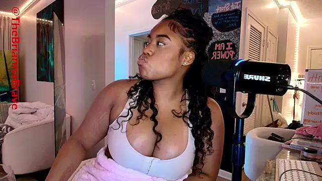 Snapshot of BriannaBrave chatting on June 2026 11:31:01 PM BriannaBrave online show from June 2026 11:31:01 PM