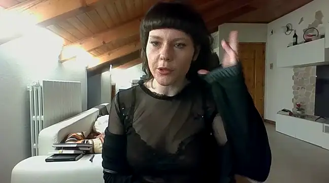 Snapshot of OniricFemme chatting on February 2025 06:16:02 AM OniricFemme online show from February 2025 06:16:02 AM