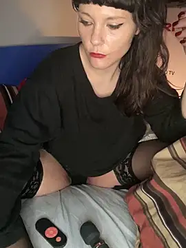 Snapshot of OniricFemme chatting on March 2025 04:51:02 AM OniricFemme online show from March 2025 04:51:02 AM