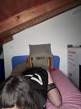 Snapshot of OniricFemme chatting on March 2025 02:49:02 AM OniricFemme online show from March 2025 02:49:02 AM