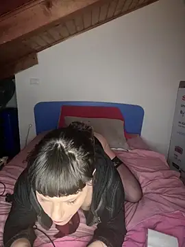 Snapshot of OniricFemme chatting on March 2025 01:30:02 AM OniricFemme online show from March 2025 01:30:02 AM