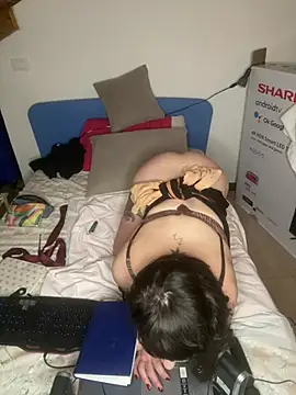 Snapshot of OniricFemme chatting on March 2025 01:54:01 AM OniricFemme online show from March 2025 01:54:01 AM