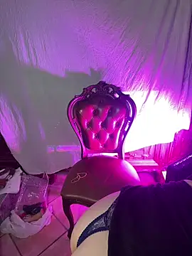 Snapshot of OniricFemme chatting on September 2025 10:25:01 PM OniricFemme online show from September 2025 10:25:01 PM