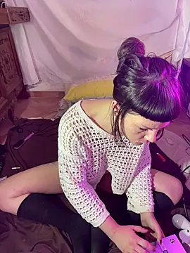 Snapshot of OniricFemme chatting on November 2025 10:48:02 AM OniricFemme online show from November 2025 10:48:02 AM