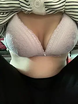 Snapshot of Milk_Mom99 chatting on March 2026 04:29:01 AM Milk Mom99 online show from March 2026 04:29:01 AM