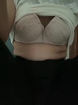 Snapshot of Milk_Mom99 chatting on July 2026 04:01:02 AM Milk Mom99 online show from July 2026 04:01:02 AM