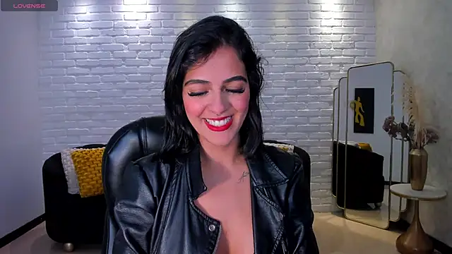 Snapshot of VictoriaMilan_ chatting on December 2024 08:29:01 PM VictoriaMilan online show from December 2024 08:29:01 PM