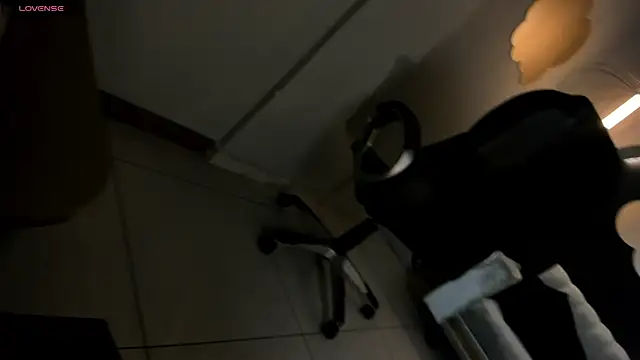 Snapshot of VictoriaMilan_ chatting on February 2025 12:05:02 PM VictoriaMilan online show from February 2025 12:05:02 PM