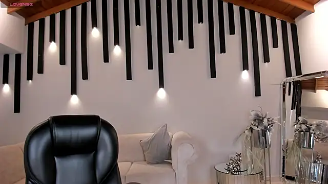 Snapshot of VictoriaMilan_ chatting on February 2025 08:07:02 PM VictoriaMilan online show from February 2025 08:07:02 PM