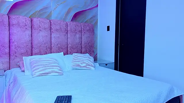 kendal rossi online show from February 2026 12:02:02 PM