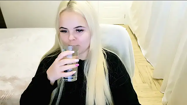 lovely-eyes online show from December 2024 06:30:02 AM