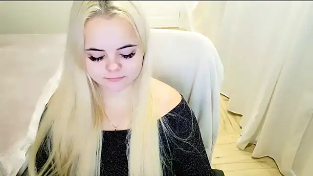 lovely-eyes online show from December 2024 10:12:02 PM