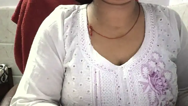 Snapshot of Gulaboo_bhabi chatting on April 2026 07:07:02 PM Gulaboo bhabi online show from April 2026 07:07:02 PM