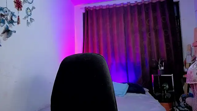 Snapshot of Zoe--khalL chatting on March 2026 02:19:01 AM Zoe--khalL online show from March 2026 02:19:01 AM