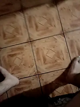 Snapshot of AvispaQlona chatting on December 2025 11:04:01 AM AvispaQlona online show from December 2025 11:04:01 AM