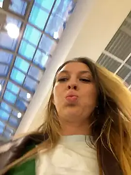 Snapshot of Sweet___Emily chatting on January 2026 01:17:02 PM Sweet Emily online show from January 2026 01:17:02 PM