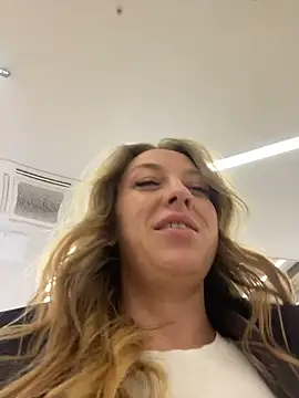 Snapshot of Sweet___Emily chatting on January 2026 03:38:01 PM Sweet Emily online show from January 2026 03:38:01 PM