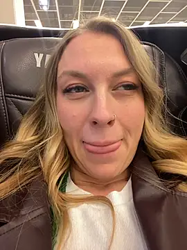 Snapshot of Sweet___Emily chatting on January 2026 01:15:01 PM Sweet Emily online show from January 2026 01:15:01 PM