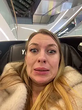 Snapshot of Sweet___Emily chatting on February 2026 03:49:02 PM Sweet Emily online show from February 2026 03:49:02 PM