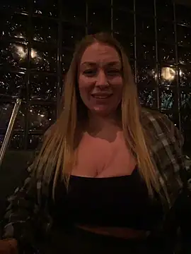 Snapshot of Sweet___Emily chatting on February 2026 06:45:01 PM Sweet Emily online show from February 2026 06:45:01 PM