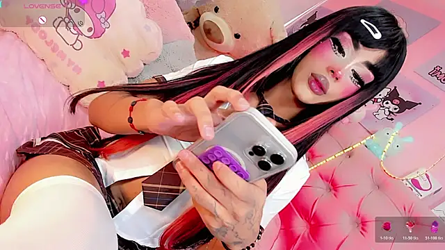 Snapshot of Cute_Roxxy chatting on February 2026 06:22:02 PM Cute Roxxy online show from February 2026 06:22:02 PM