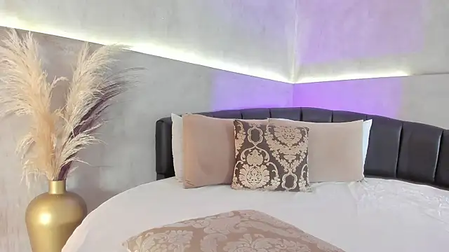 Nicol Lopez 1 online show from November 2025 09:00:02 PM