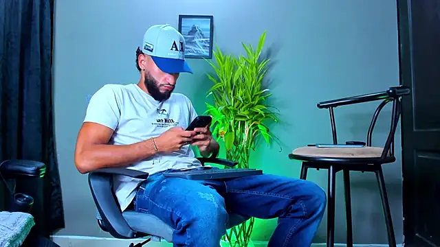 Snapshot of Damian_022 chatting on November 2025 11:09:01 AM Damian 022 online show from November 2025 11:09:01 AM