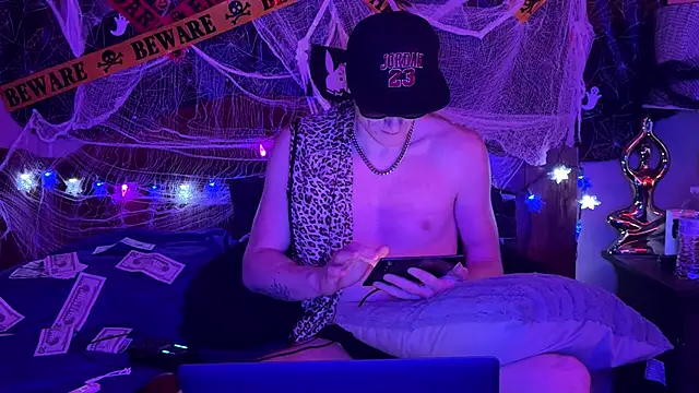 Snapshot of JuicyStrawbaby chatting on October 2025 08:53:02 PM JuicyStrawbaby online show from October 2025 08:53:02 PM