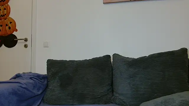 Snapshot of Jasmin-White chatting on November 2025 10:13:02 PM Jasmin-White online show from November 2025 10:13:02 PM