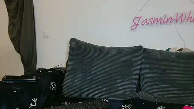 Snapshot of Jasmin-White chatting on February 2026 12:29:02 AM Jasmin-White online show from February 2026 12:29:02 AM