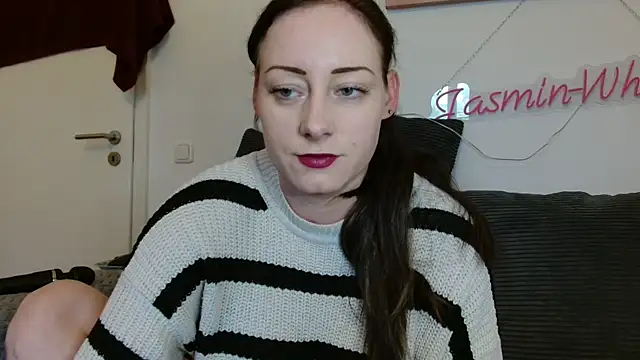 Snapshot of Jasmin-White chatting on April 2026 01:48:02 PM Jasmin-White online show from April 2026 01:48:02 PM