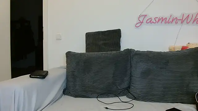 Jasmin-White online show from July 2026 05:12:02 PM