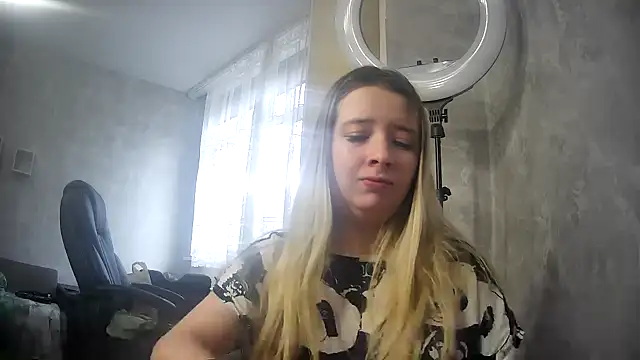 Snapshot of ViolaCandy chatting on October 2025 04:58:01 AM ViolaCandy online show from October 2025 04:58:01 AM