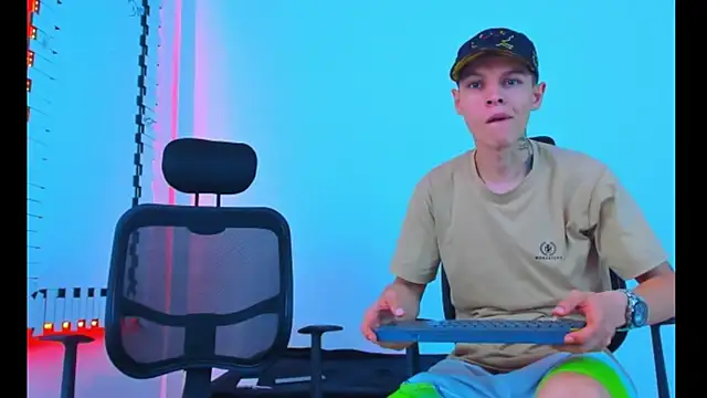 HOT boy2025 online show from November 2025 03:18:02 AM