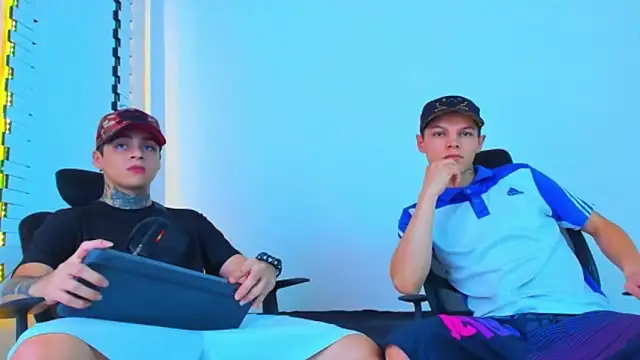 HOT boy2025 online show from December 2025 03:57:01 AM