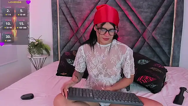 Dapnne  online show from February 2025 08:34:01 PM