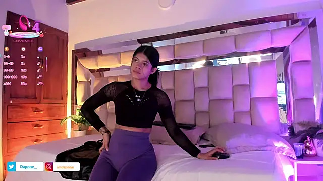 Dapnne  online show from October 2025 12:56:02 PM